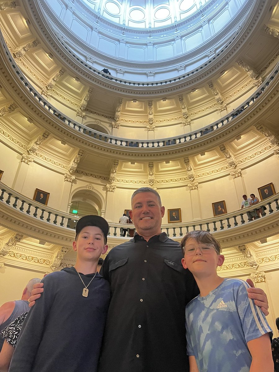 m_authier's tweet image. Here to see a man about a thing!