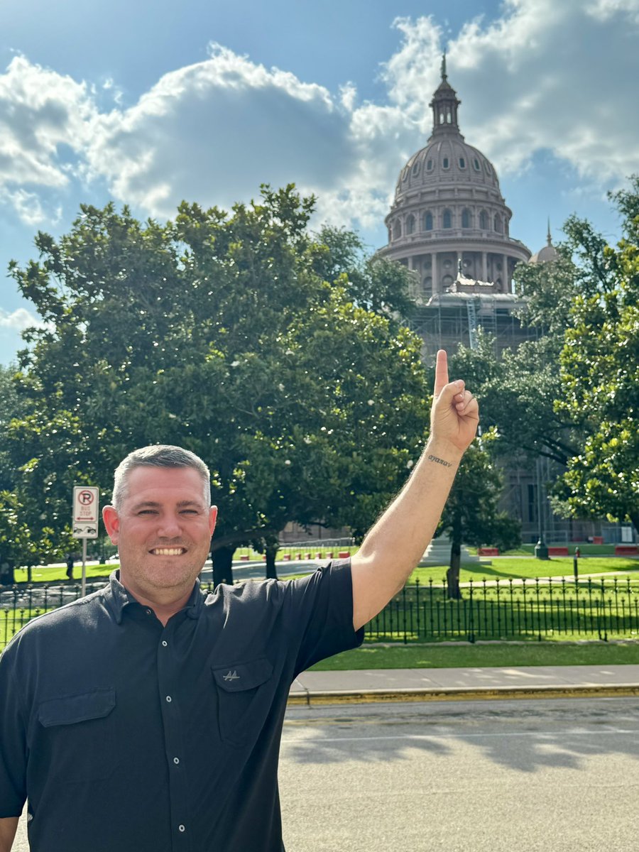 m_authier's tweet image. Here to see a man about a thing!