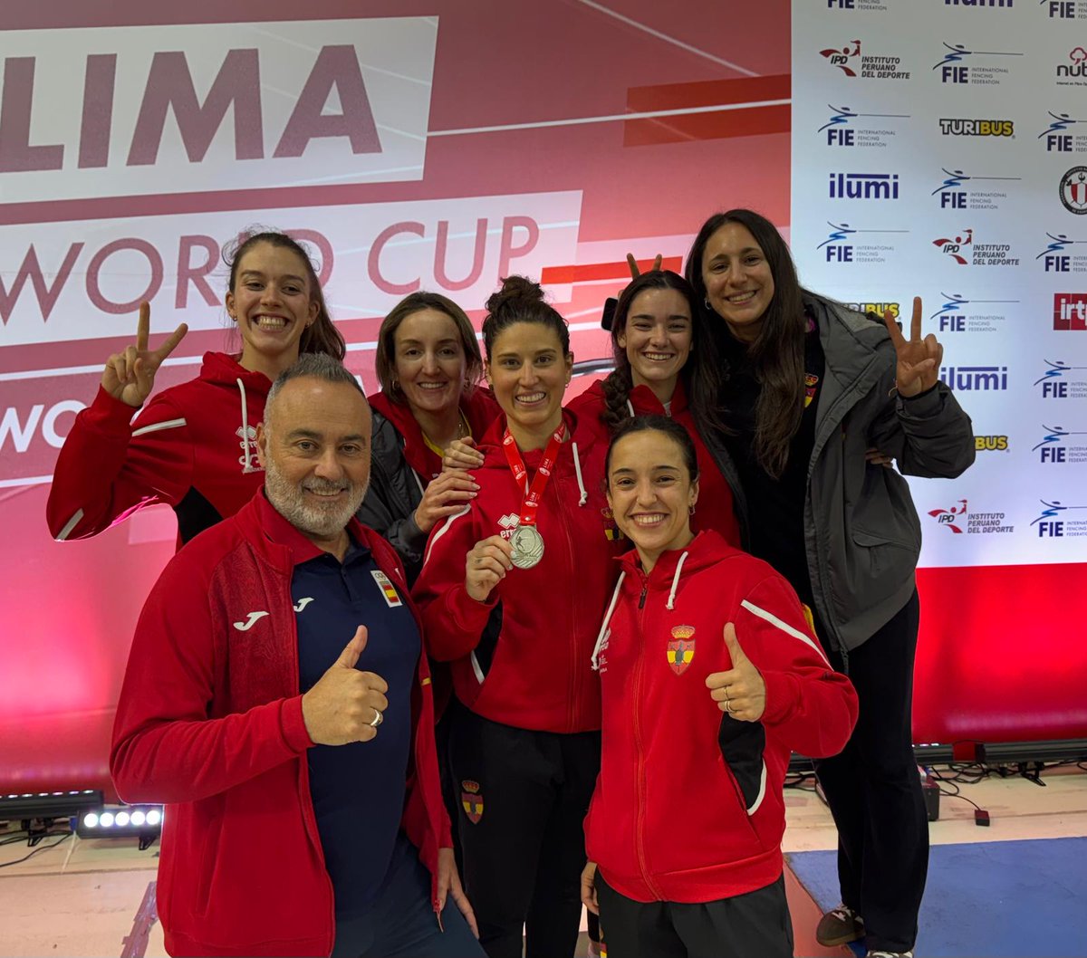 rfeesgrima's tweet photo. Araceli Navarro es subcampeona de la Copa del Mundo de Lima 🥈🔥🤺 https://t.co/74KYWVE8di