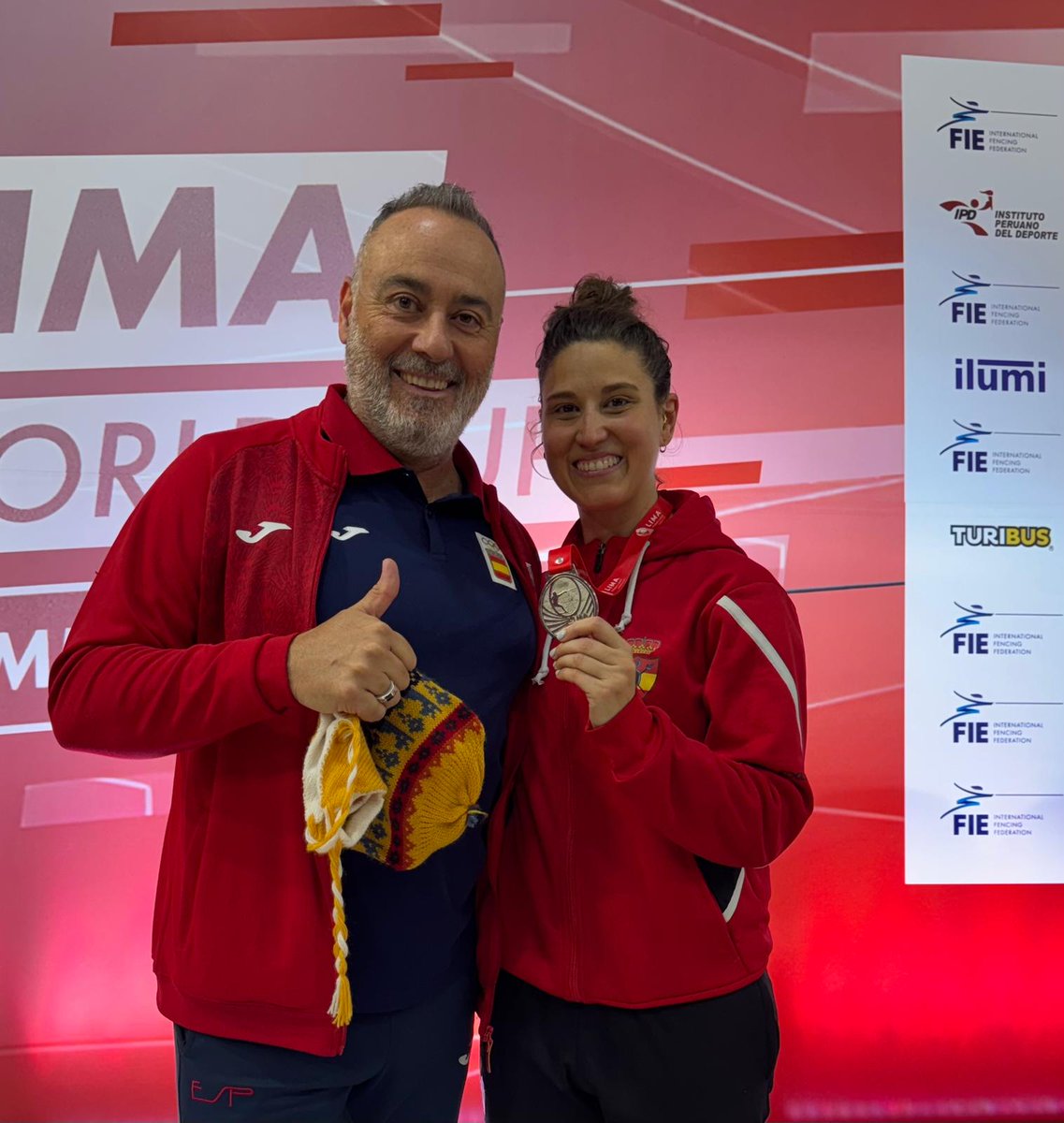 rfeesgrima's tweet photo. Araceli Navarro es subcampeona de la Copa del Mundo de Lima 🥈🔥🤺 https://t.co/74KYWVE8di