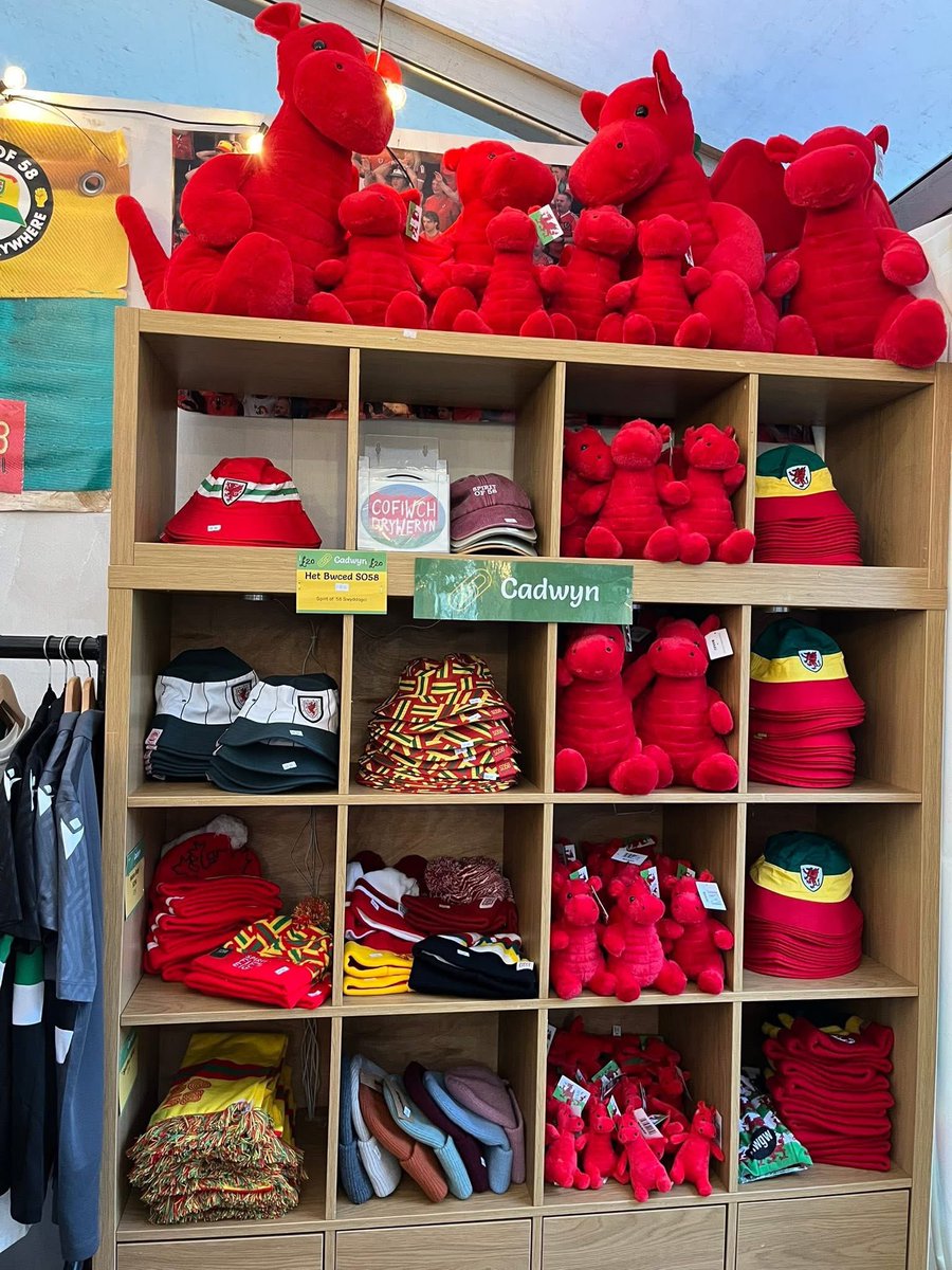 Cadwyn Cyf (@cadwyncyf) on Twitter photo Mae stondin Cadwyn yn barod ar faes hyfryd Eisteddfod yr Urdd ym Margam sy’n dechrau dydd Llun! 👌🏼🏴
Unedau 91-92 ger y pafiliwn gwyrdd.
<a href="/EisteddfodUrdd/">Eisteddfod yr Urdd a’r Celfyddydau</a> #urdd2025 Mae stondin Cadwyn yn barod ar faes hyfryd Eisteddfod yr Urdd ym Margam sy’n dechrau dydd Llun! 👌🏼🏴
Unedau 91-92 ger y pafiliwn gwyrdd.
<a href="/EisteddfodUrdd/">Eisteddfod yr Urdd a’r Celfyddydau</a> #urdd2025