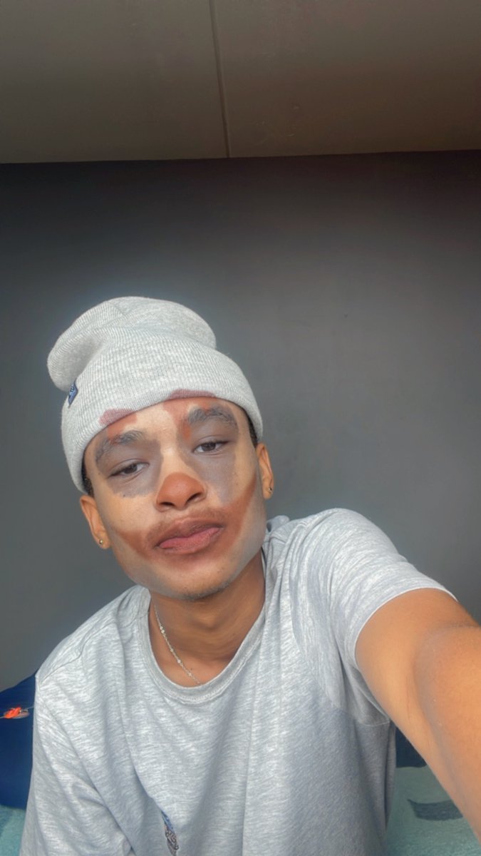 kwanda_Que's tweet photo. 🤡 #Trending #clown https://t.co/X4aqSCVroL