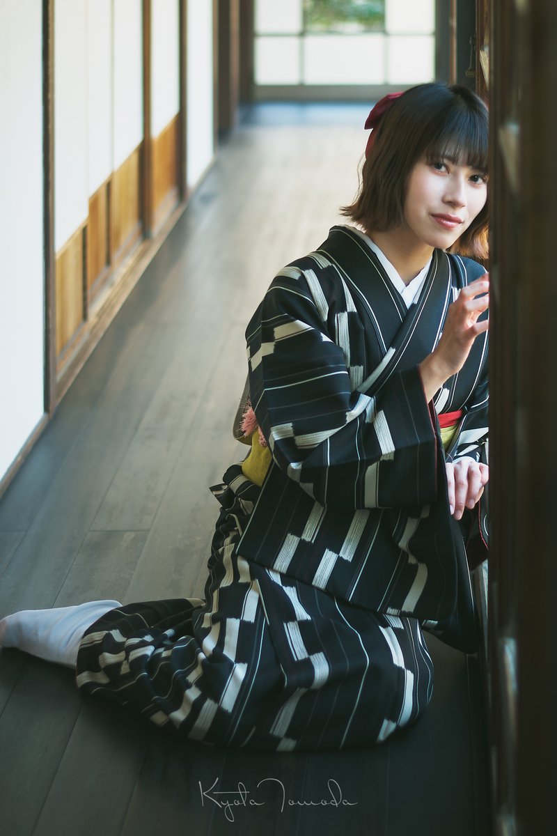 美しく整いすぎた画は、スクロールの中に溶けてしまう。

心に刺さる写真には人間的な「揺らぎ」がある。
完璧ではない、整いきっていない、でも伝わってくる。
本質は“なにを伝えたいか”だ。

テクニックに走っていない。
構図も、色も、意図的すぎない。