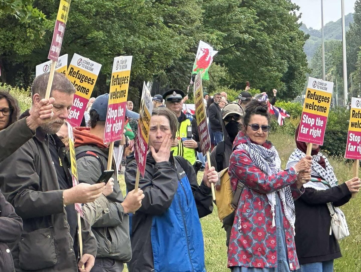 sutr_wales's tweet image. In Swansea the far rights attempt to ‘stop Britain with 500k strikers’ actually mobilised less than the normal queue for Joe’s Ice Cream on a rainy day. Nevertheless opposing them when small is the way to do it. #NeverAgain
@walestuc @AntiRacismDay @rcccymru @eystwales