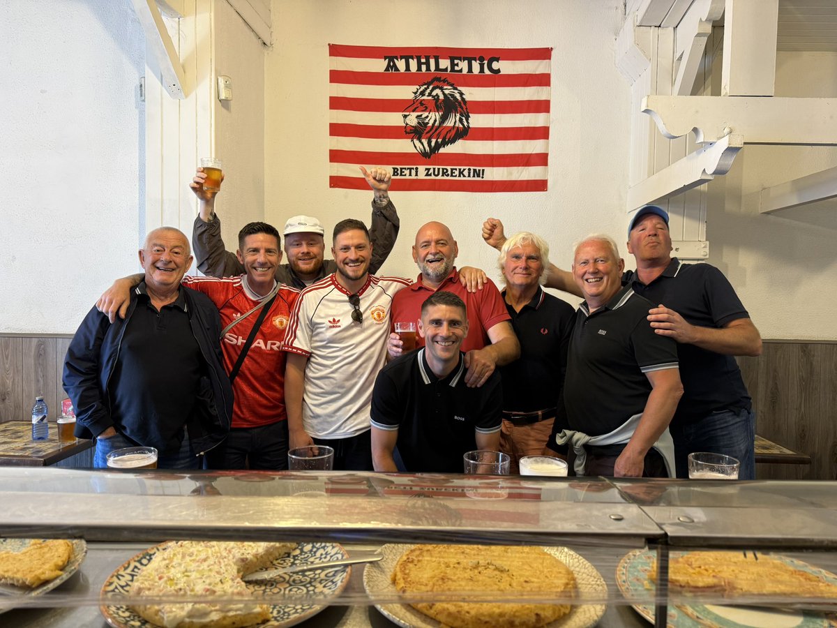 Edwardsmufc1999's tweet photo. Nothing on earth like being a red wish players would put same effort us fans did getting to Bilbao top trip shame about result 🇾🇪🇾🇪🇾🇪 https://t.co/jigsxMyHgt