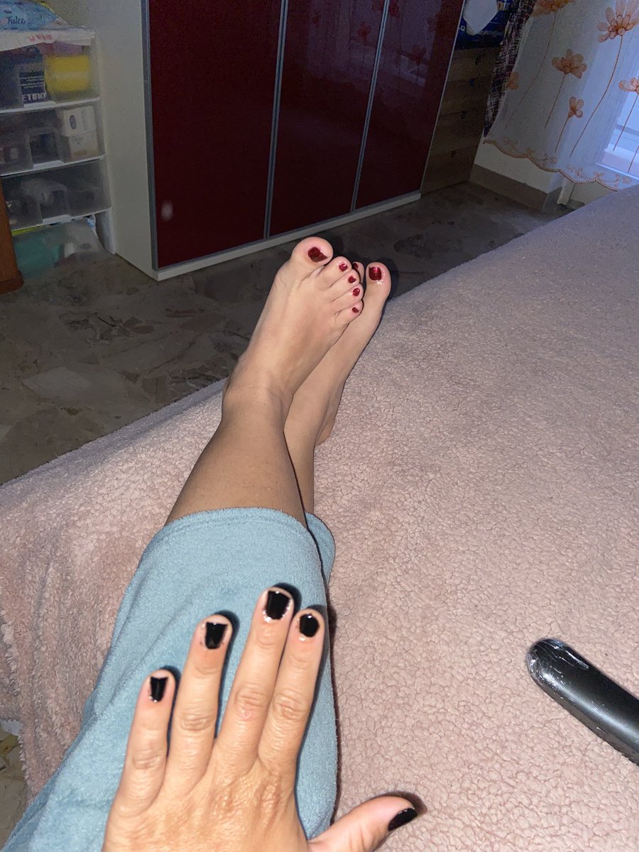 AngelaM1995's tweet photo. ♥️🖤💅 https://t.co/pQSXs86Ij6