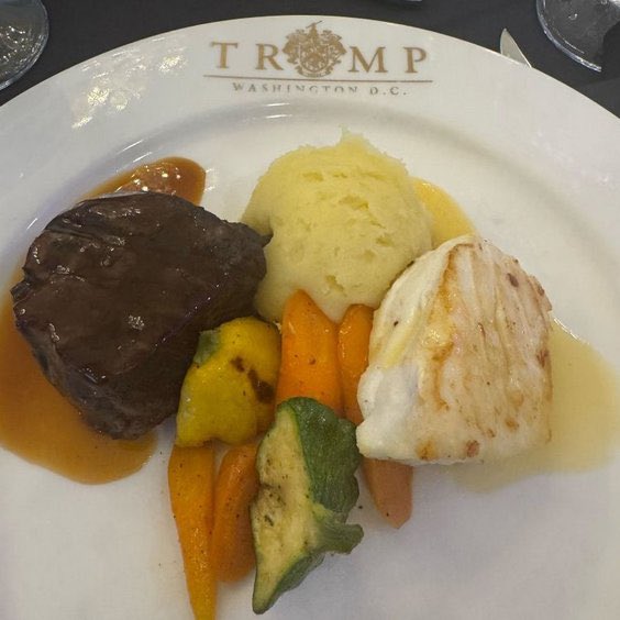 Is this the equivalent of the <a href="/fyrefestival/">Fyre Festival</a> dinner they served? #TrumpCoin