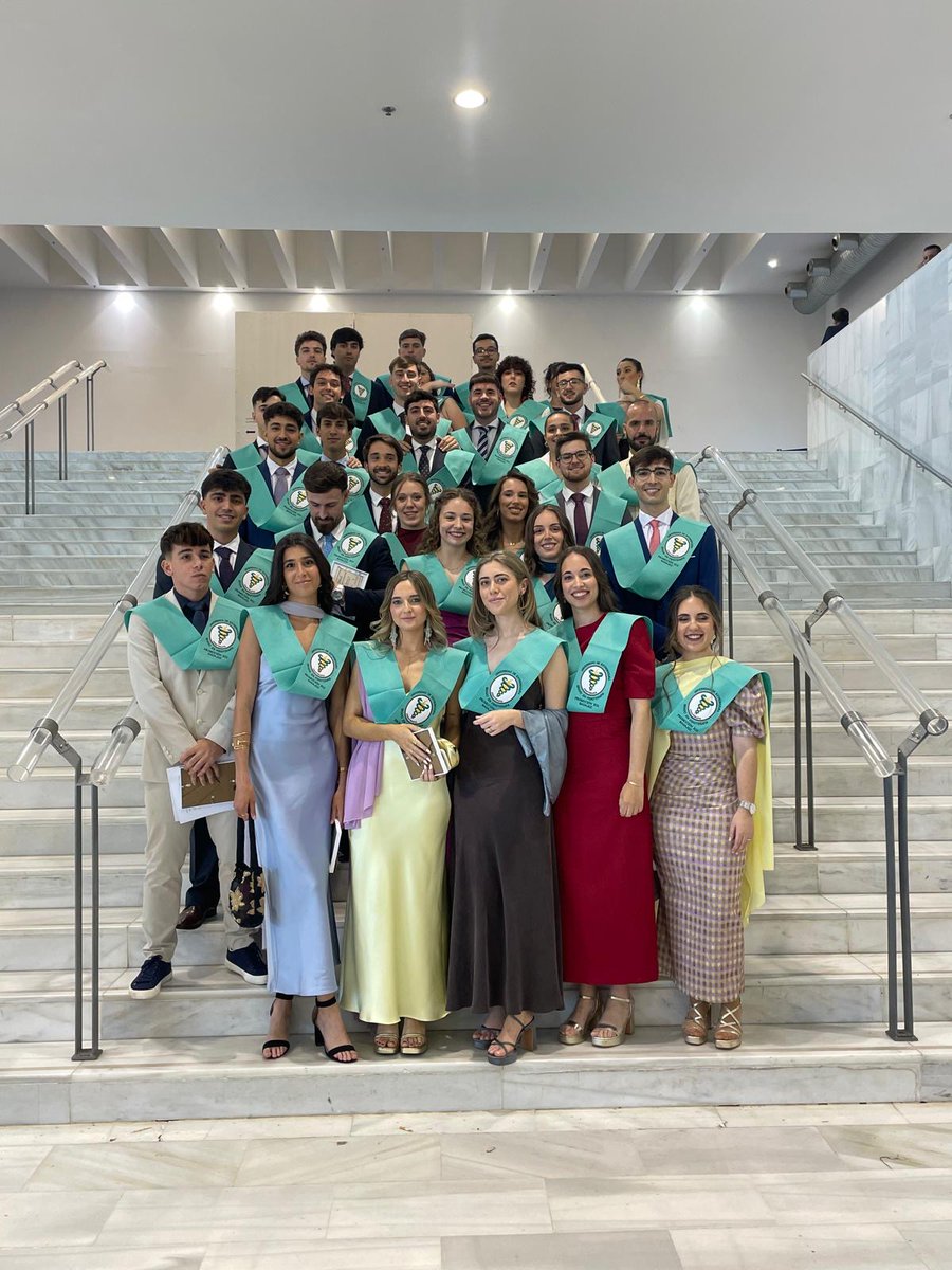UExMedicina's tweet photo. 🎓 ¡Felicidades a la XIII Promoción de Fisioterapia en @FMyCCS_UEx! 🎉 Palabras inspiradoras de la Decana Berta Caro y padrinos Alejandro Caña y Carlos Fernández. 💙 #GraduaciónFisioterapiaUEx #OrgulloUEx #Fisioterapia #Promoción2025 https://t.co/2eWfpX32a5