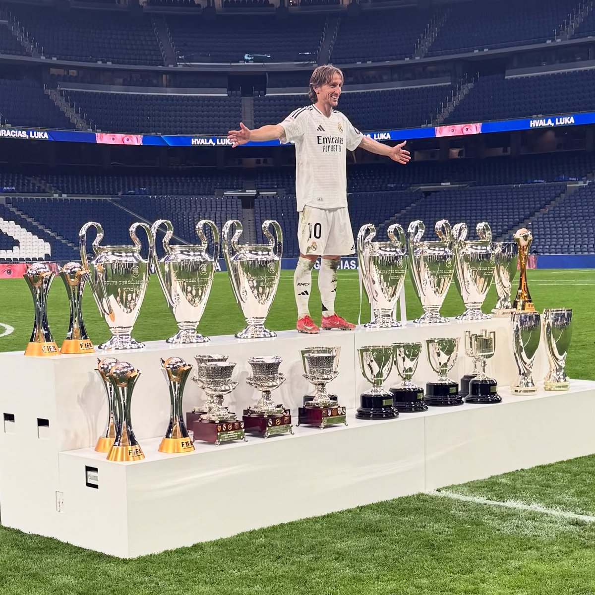 RMadridistaReal's tweet image. 🐐🤍 El jugador con más títulos de la historia del Real Madrid.