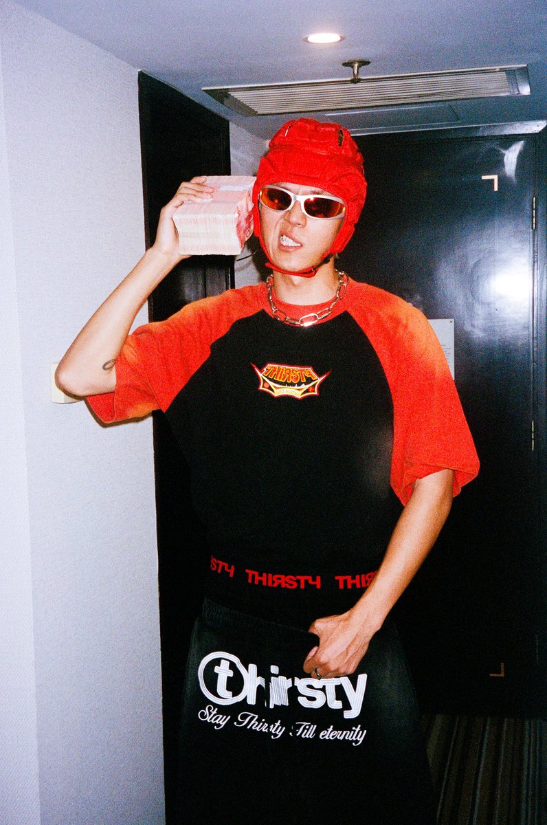 STRAFFITTI's tweet photo. CHINE$E RACK$ HIT$ DIFFARENTTT https://t.co/VtHWyAiJf0