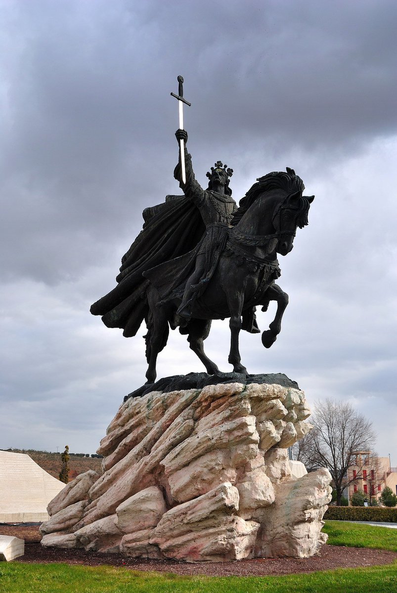 RMedievo's tweet photo. #TalDiaComoHoy de 1085: Alfonso VI de León, apodado el Bravo, recupera la ciudad de Toledo para el orbe cristiano. Reconquistar la antigua capital visigoda tuvo una gran importancia estratégica y, sobre todo, simbólica. https://t.co/IvK1WW9OK8