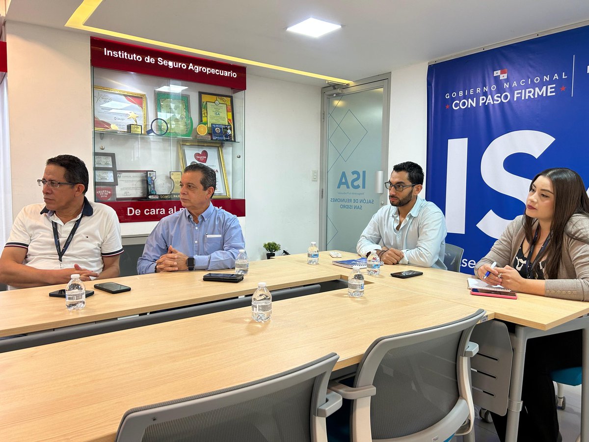 🤝 ISA recibió a Erika Schoch, VP de Swiss Re 🌎, con +30 años en seguros agrícolas.

💬 Intercambiamos experiencias y coordinamos acciones para modernizar los seguros agropecuarios 🇵🇦🚜

¡Impulsamos el campo con innovación! 🌾💡