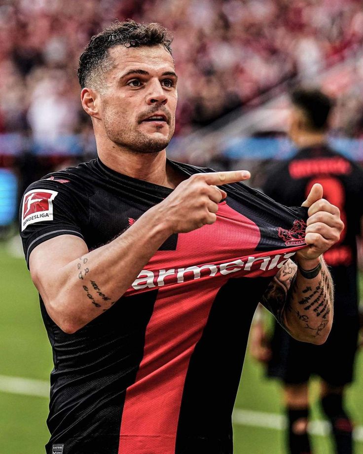 Yağız Sabuncuoğlu: 
Hem Fenerbahçe hemde Galatasaray Xhaka ile görüşüyor. Babası sık sık İstanbul'a gidip geliyor.

(📺Sports Digitale)