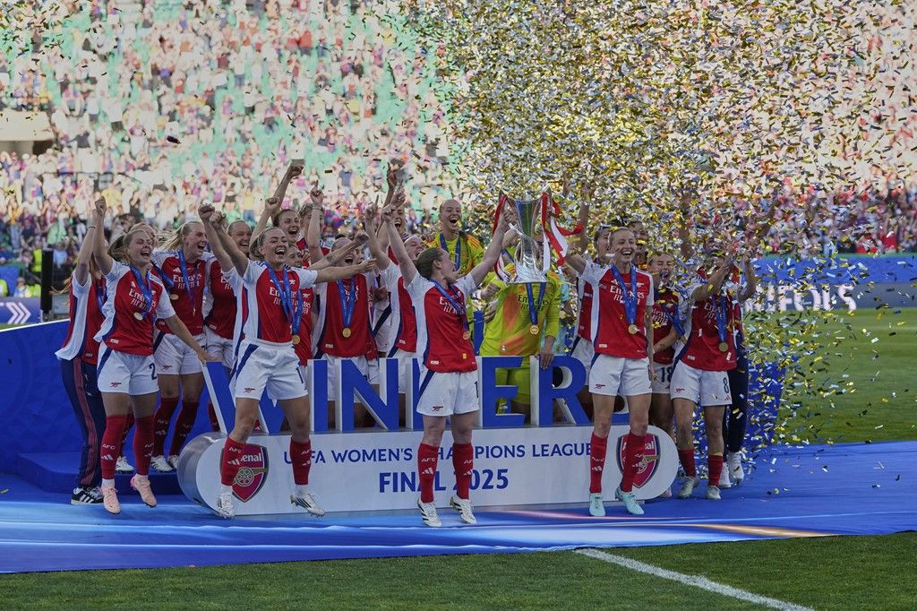 One of our own!!!

Congratulations to <a href="/leahcwilliamson/">Leah Williamson</a> and <a href="/ArsenalWFC/">Arsenal Women</a> on their victory in the @uwcl!!!

#Arsenal #LeahWilliamson #ChampionsLeague