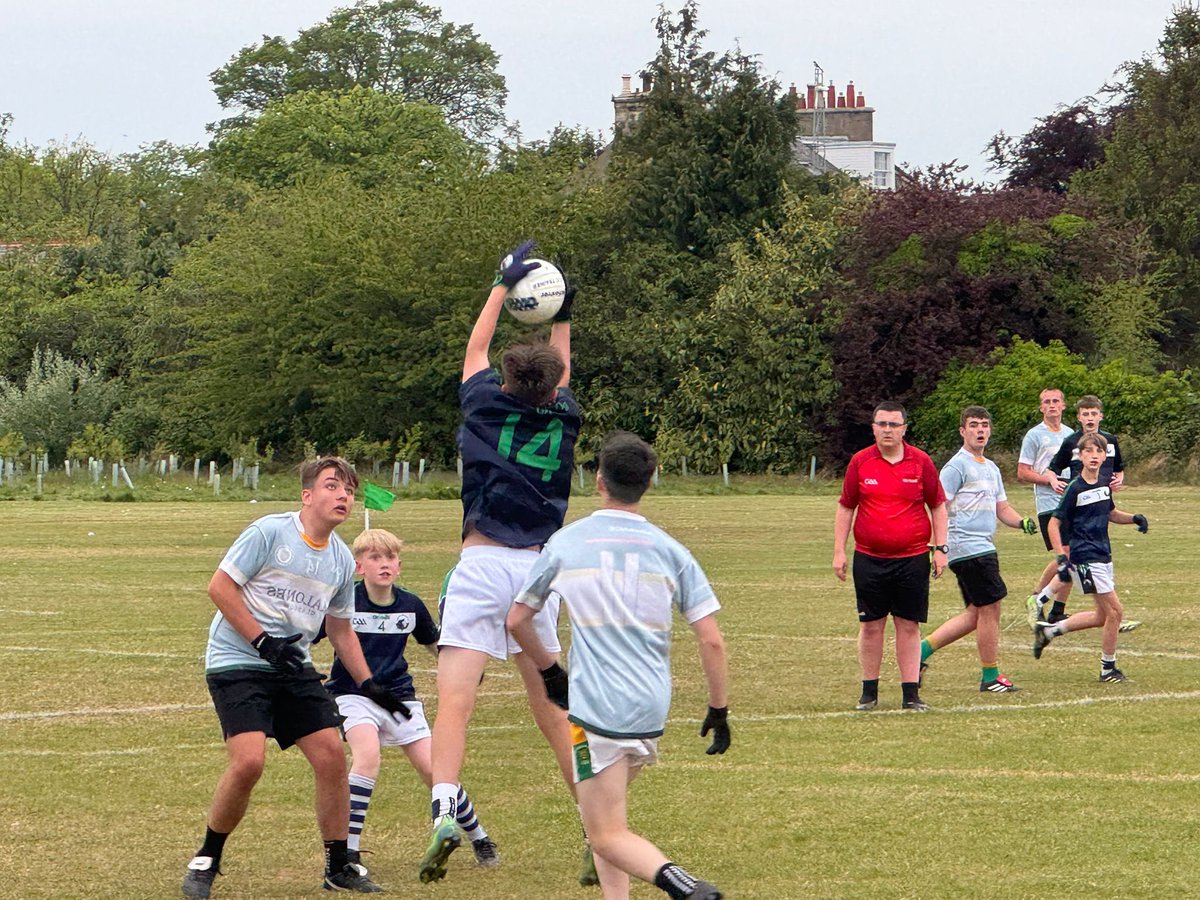 Our U15 boys team continued their Scottish Championship journey last night when they hosted Tir Conaill Harps in round 2. A hard fought game on both sides and a well deserved victory for the Dunedin Óg boys. 🔵🟢🏐👏 #gaa #scotlandgaa #dunedinog