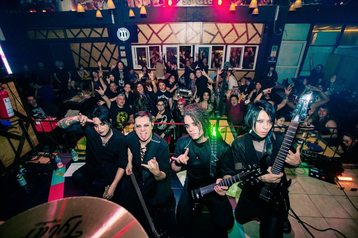 Gracias a todos por habernos acompañado el pasado sábado en la presentación de nuestro álbum ~Horizonte~

Gracias también a <a href="/RedSandsMetal/">Red Sands</a> y a Apherion por acompañarnos esa noche!

Sigamos volando hacia el Horizonte... 🍃

📷: Tquinteo . photo (IG)