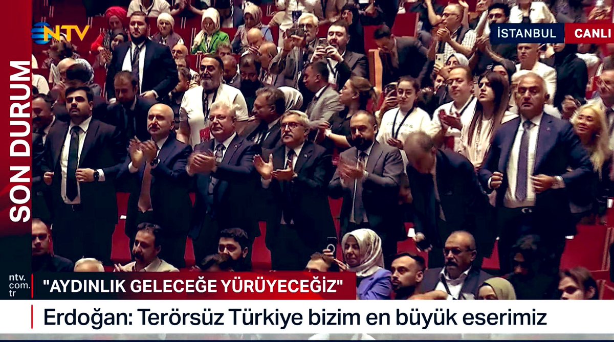 HuseyinYayman's tweet photo. 📍İstanbul 🇹🇷

Cumhurbaşkanımız Sayın @RTErdogan’ın teşrifleriyle Necip Fazıl Kısakürek Kültür ve Araştırma Vakfı’nın düzenlediği “Bir Şiir Bir Hayat Canım İstanbul” programına katıldık.

Cumhurbaşkanımızın dediği gibi;
“Necip Fazıl Kısakürek, milletimizin ruhunu derinden etkileyen, fikirleriyle yol gösteren büyük bir edebiyat ve fikir insanıdır.”

Necip Fazıl Kısakürek, sadece bir şair değil; kim olduğumuzu ve nereden geldiğimizi hatırlatan eşsiz bir yol göstericidir. Onun eserlerindeki umut, inanç ve mücadele azmi bugün de yolumuzu aydınlatıyor.

Bu özel programda edebiyatın ruhumuza kattığı derin anlamları bir kez daha yaşadık. Onun mirasını yaşatmak ve gelecek nesillere taşımak hepimizin ortak sorumluluğudur.

Cumhurbaşkanımızın liderliğinde bu değerleri yaşatmaya devam edeceğiz. Canımız İstanbul’a olan sevgimizi şiirle dile getirmeye devam edeceğiz.

#NecipFazılKısakürek 🇹🇷