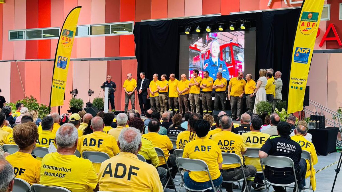 DiputacioGirona's tweet photo. 🔥 🌿 Calonge acull la Trobada de les #ADF a Catalunya, amb la participació del diputat de #MediAmbientDdGi, Josep Maria Bagot. 

🤝 Ha reunit representants d’arreu del país per compartir experiències i novetats en la prevenció i la lluita contra els #incendisforestals. https://t.co/sQBM9jvYaG