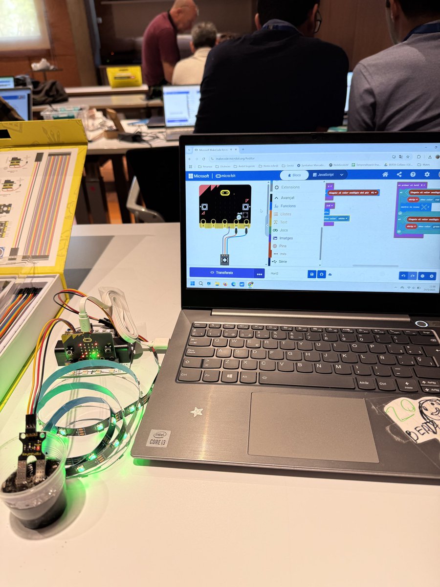 berta_farre's tweet photo. Com sempre, de la #jpre surts amb  bones i noves idees per aplicar a l’aula! I també, amb bones energies després dels retrobaments!😍 #jpre25 #acd @citilab https://t.co/JWtZhq1gl3