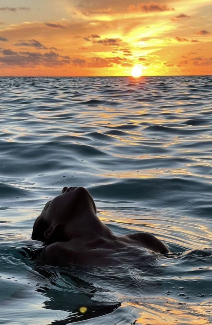 Sunset lover 💙💜💛🤎🌊
Sweet Dreams world 🌐 🌬 🌒