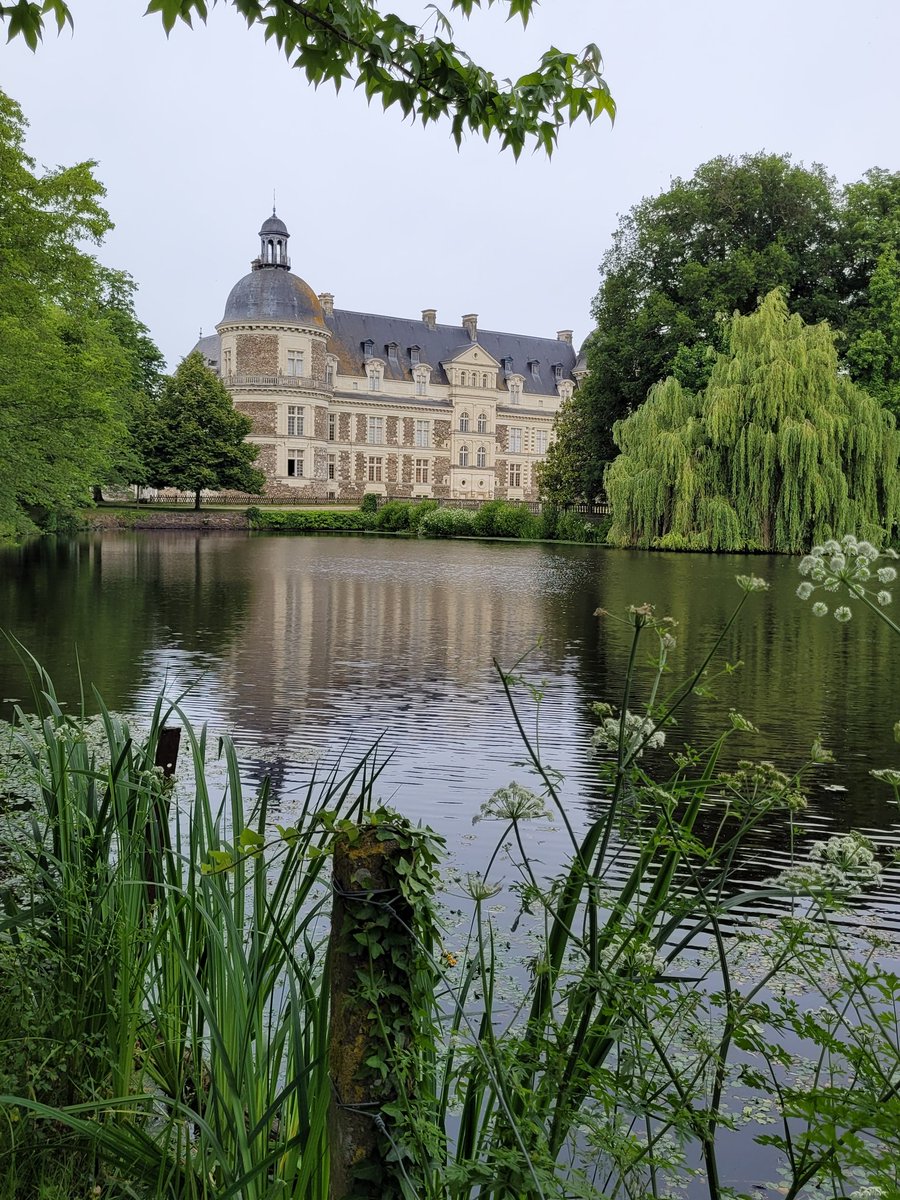 BrigitteUhrmann's tweet photo. Le château de #Serrant, home of the Prince de Ligne la Trémoïlle, lies far in the West of the Loire Valley. This is my first visit here and I start it with a cup of Twinings Earl Grey. Confusing, but comfortable and with a view of the castle. https://t.co/n5veCPM47B