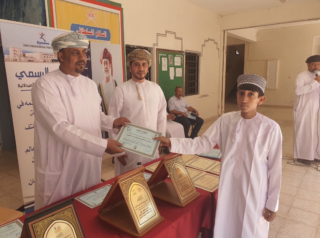 طلابنا المجيدين أنتم نبض التفوق وروح الطموح بجدّكم واجتهادكم، رسمتم لوحة مشرقة نفتخر بها جميعًا  أنتم فخر المدرسة، ووسام عزّ لأهلكم، وأمل مشرق لمجتمعكم . لكن النجاح الحقيقي لا يتوقف عند محطة!  استمروا في السعي، وازرعوا أحلامًا أكبر، فالمستقبل ينتظر من يملك العزيمة والإصرار .