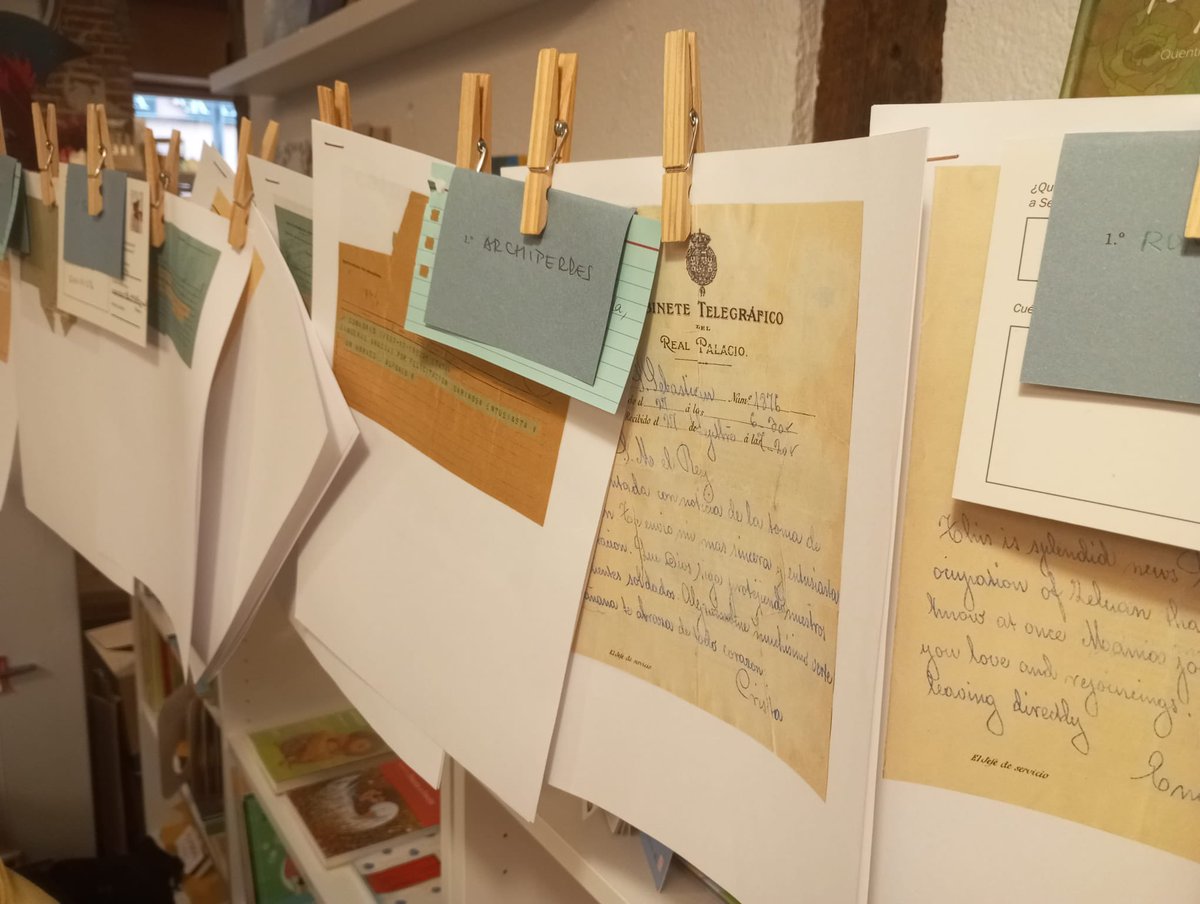 LetraLAB's tweet photo. Sesión Escribir Telegramas para Donantes de Palabras #LetraLab https://t.co/BD1yqOdrSe