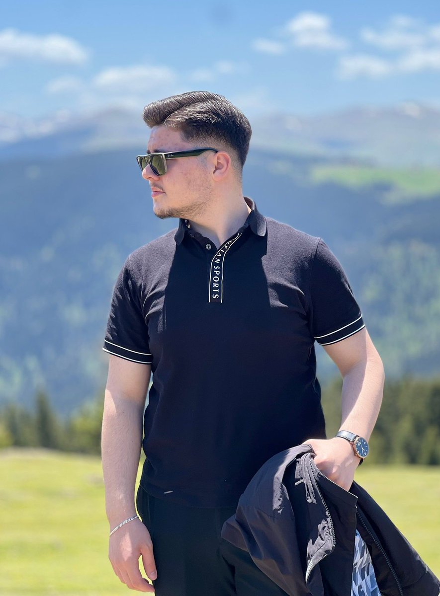 Eğilirsen basamak,dik durursan sığnak olursun..🕶