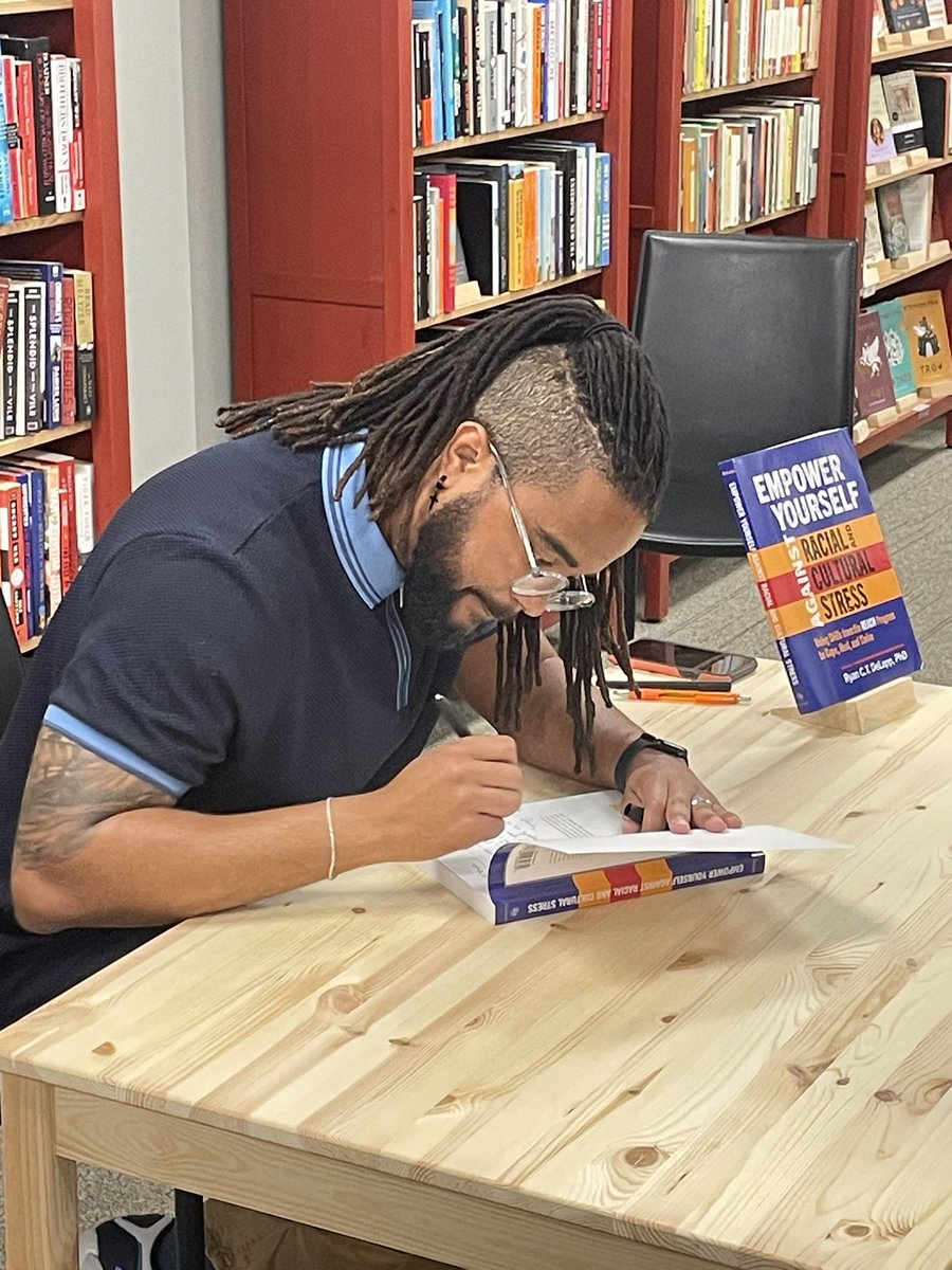 MtTaborMBBHoops's tweet image. Congratulations to @mttaboralumni @Tabor_City Dr. Ryan Delapp on his book signing in @CityofWS Always good to see how @MtTaborMBBHoops former players impact others.