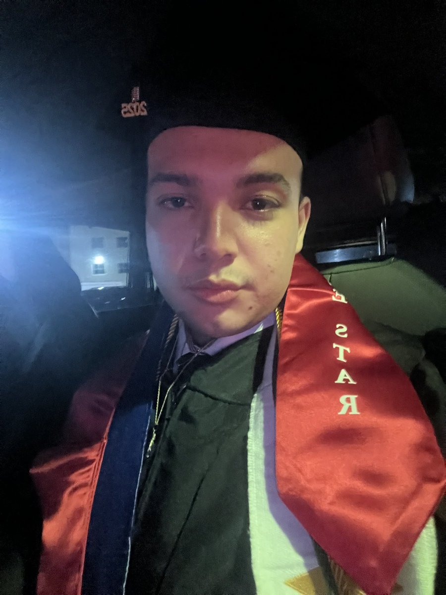 versaceson's tweet photo. #Classof2025 #Grad ���🙏🏽 https://t.co/UvL4PWIvXa