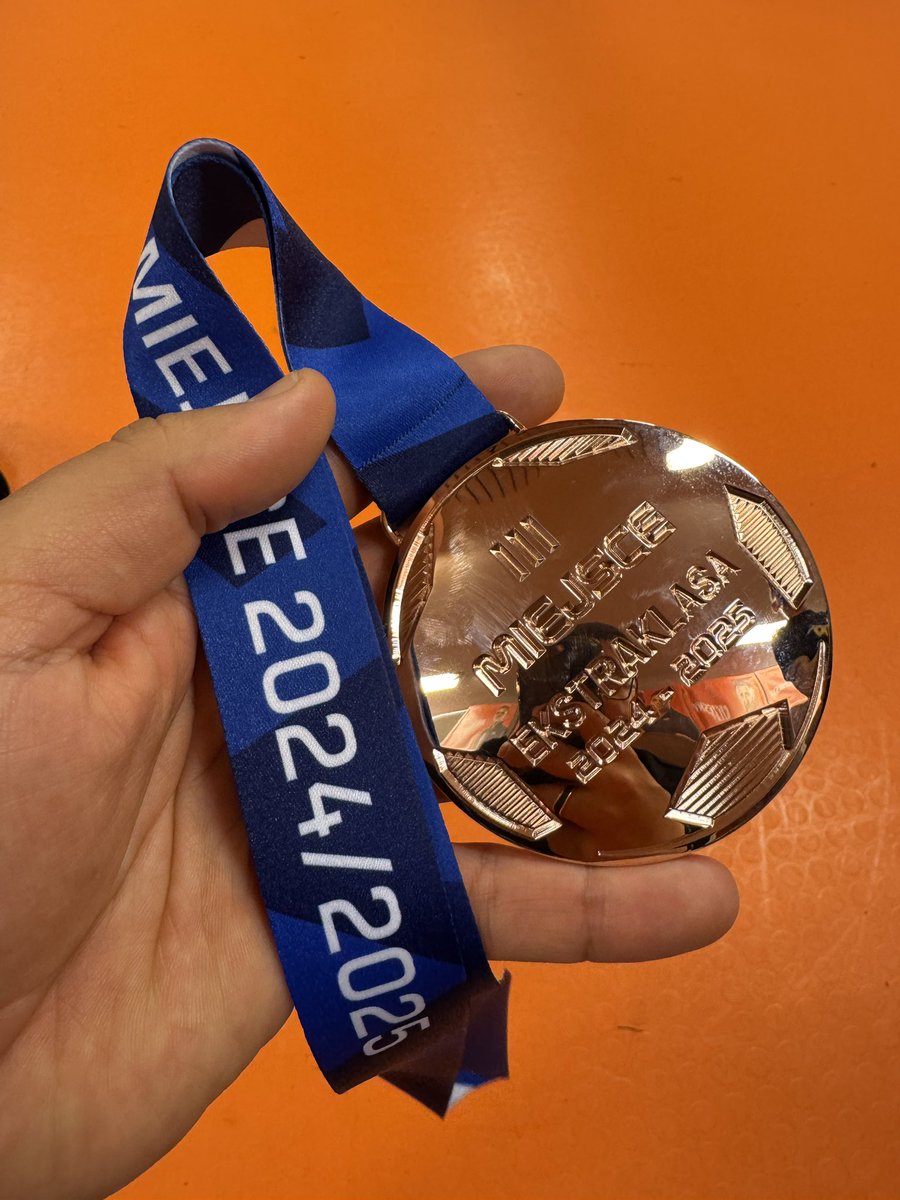 Tomasz Byszko (@tbyszko) on Twitter photo Niesamowita drużyna ❤️💛
Superpuchar 🏆
Ćwierćfinał <a href="/Conf_League/">UEFA Conference League</a>
III Miejsce i Puchary 🥉🔜 2025/26🏆 Niesamowita drużyna ❤️💛
Superpuchar 🏆
Ćwierćfinał <a href="/Conf_League/">UEFA Conference League</a>
III Miejsce i Puchary 🥉🔜 2025/26🏆