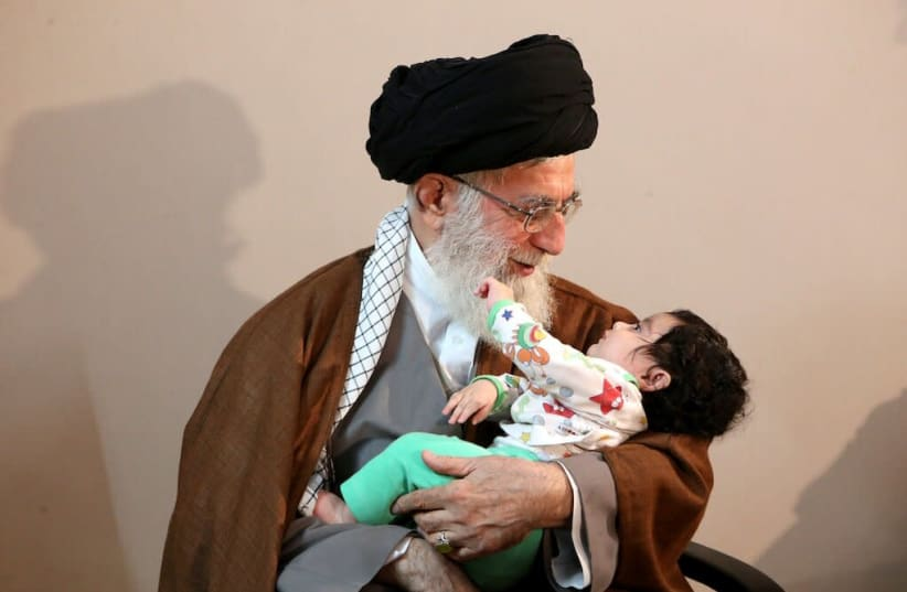 MarianoGiustino's tweet photo. I leader della Repubblica islamica in #Iran succedutisi dal 1979 in poi sono autentici criminali a piede libero. Ecco alcuni particolari:
Pochi sanno che #Khamenei, come #Khomeini è un individuo disgustoso. Si tratta di due personaggi politici della Repubblica islamica ossessionati dal sesso. Ecco alcuni aspetti della rivoltante biografia di Khamenei:
• Ali Khamenei era assistente di #Khomeini, il defunto leader santificato del mostruoso clero sciita che opprime la popolazione e che nel suo libro scriveva questo: "Non è consentito montare la moglie prima che abbia compiuto 9 anni, sia che la fornicazione sia completa o interrotta, mentre tutti gli altri piaceri come toccare con desiderio, l’intreccio, il godimento tra le cosce, tutti sono leciti, anche con una bambina nell’età dell’allattamento."
• Ali Khamenei è tra i fondatori dell'orrifica Repubblica islamica, di #Hezbollah iraniano e dei #pasdaran (organizzazione militare operante sia all'interno che all'esterno dell'Iran in diversi paesi del Medio Oriente e di altri paesi del mondo. Detiene e controlla, inoltre, il potere economico e militare in #Iran; è radicato nel sistema sociale ed educativo, dell'informazione, della sicurezza e dell'intelligence. Esercita il potere con modalità terroristica e mafiosa).
• Ali Khamenei è il responsabile numero uno di arresti, fucilazioni e di impiccagioni di migliaia tra militari lealisti dello scià, di intellettuali, di artisti e di esponenti politici dissidenti, in prevalenza membri di partiti di sinistra.
• Ali Khamenei è stato il terzo presidente dell'orrifica Repubblica islamica. L’unico che è riuscito a completare il suo mandato.
• Ali Khamenei è il capo supremo dell'orrifica Repubblica islamica dal 1989 e non vi è nulla, ma proprio nulla di quanto accaduto dal 1979 che non lo abbia visto come ispiratore delle numerose stragi, compiute anche in altri paesi a danno della popolazione civile oltre che di oppositori.
• Ali Khamenei è il responsabile N. 1 di rapimenti, accecamenti di ragazzine, di torture indicibili, di impiccagioni, di stupri di donne e di ragazzi (anche adolescenti, dei giovani (anche minori), del movimento "Donna, Vita, Libertà".
Questi sono solo uno degli orribili aspetti della biografia, in pillole, di Ali Khamenei. 

@RadioRadicale #Turchia #Iran #IRGCterrorists