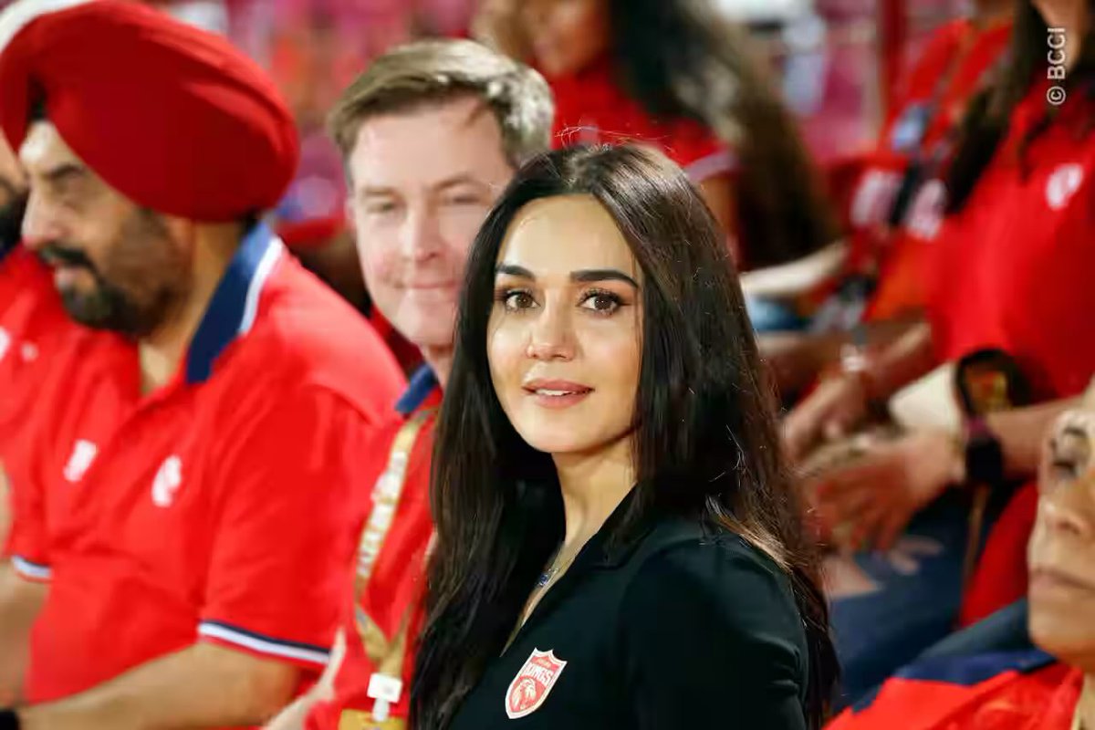 BIG NEWS 🚨 Preity Zinta contributes ₹1.10 crore to Army Wives Welfare Association (AWWA) of Indian Army's South Western Command to support Veer Naris.

This contribution is from her share of the CSR fund of Punjab Kings.

Preity Zinta wins hearts ❤️

She said "It is both an