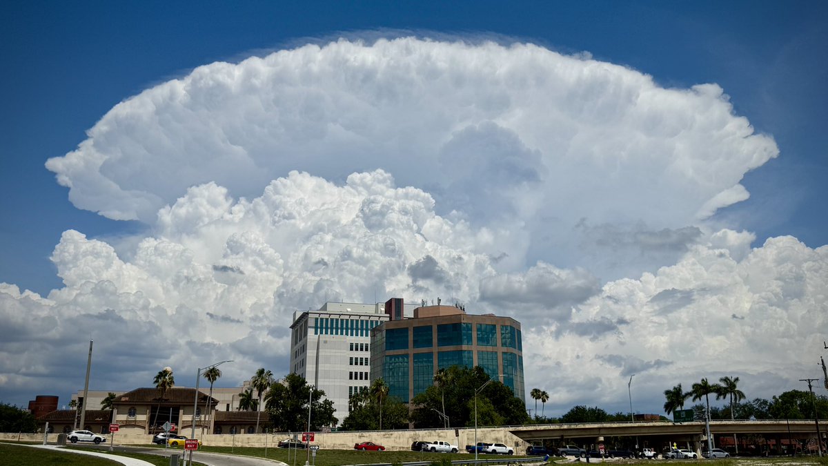 Channing Frampton (@channing_tv) on Twitter photo Spectacular cumulonimbus cloud blowing up over Fort Myers right now! Wow! Rainy season is making a comeback! <a href="/StormHour/">#StormHour</a> <a href="/GCNNow/">Gulf Coast News</a> <a href="/NWSTampaBay/">NWS Tampa Bay</a> #Florida #weather Spectacular cumulonimbus cloud blowing up over Fort Myers right now! Wow! Rainy season is making a comeback! <a href="/StormHour/">#StormHour</a> <a href="/GCNNow/">Gulf Coast News</a> <a href="/NWSTampaBay/">NWS Tampa Bay</a> #Florida #weather
