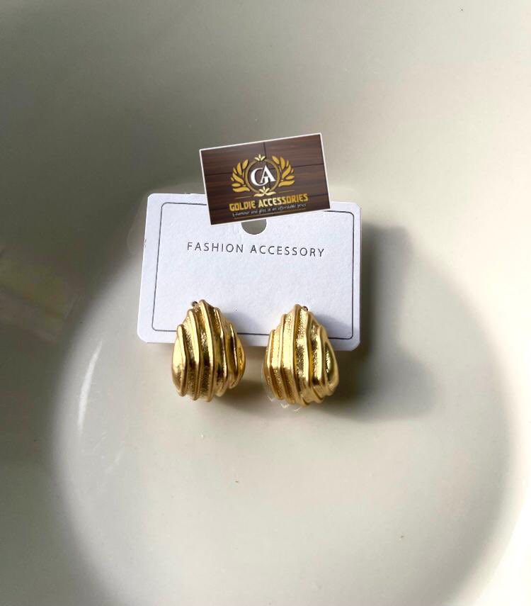 Gold_Rubyy's tweet photo. Hey guys I have beautiful earrings 😍🥰🔥

Price: 2500

Delivery is nationwide please patronize me thank you. https://t.co/HNGRtIITEl
