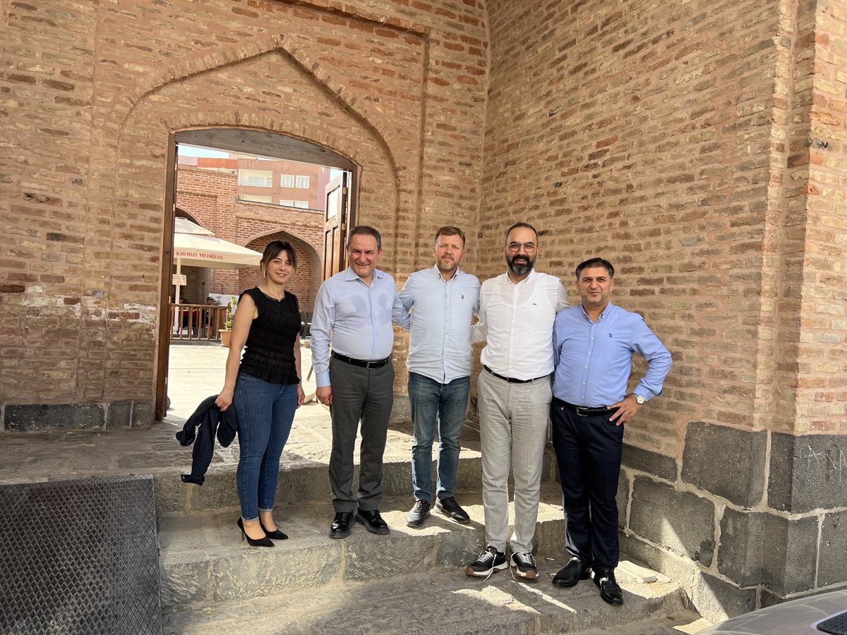 Bulent_ALICI's tweet photo. Bu hafta Güneydoğu Anadolu bölgemizdeydik. Van,Tatvan,Bitlis Nusaybin,Silopi,Cizre,Midyat, Mardin,Diyarbakır, Batman illerindeki İstikbal bayilerimizi ziyaret ettik. Marka temsili ve kurumsal mağazacılığı en güncel seviyede uygulayan değerli bayilerimize yürekten teşekkür ederiz. https://t.co/HEH1CdH0li