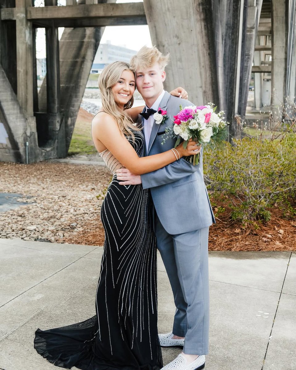 dreaming of prom nights like this ✨🖤🪄 -- Style 11902
📸: @leahlewis.1