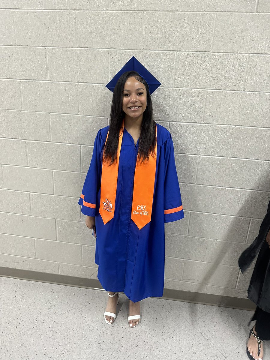 Congratulations to our senior hooper, Reegan Howell and senior manager, Makenzie Albus on graduating today! Thank you for leading and helping the program this year! The future is bright for both of you! Congratulations grads! 💙🏀🎓🧡#SicEm #seniors <a href="/The_CHS_Bobcats/">CentralHSBobcats</a> <a href="/SanAngeloISD/">San Angelo ISD</a>