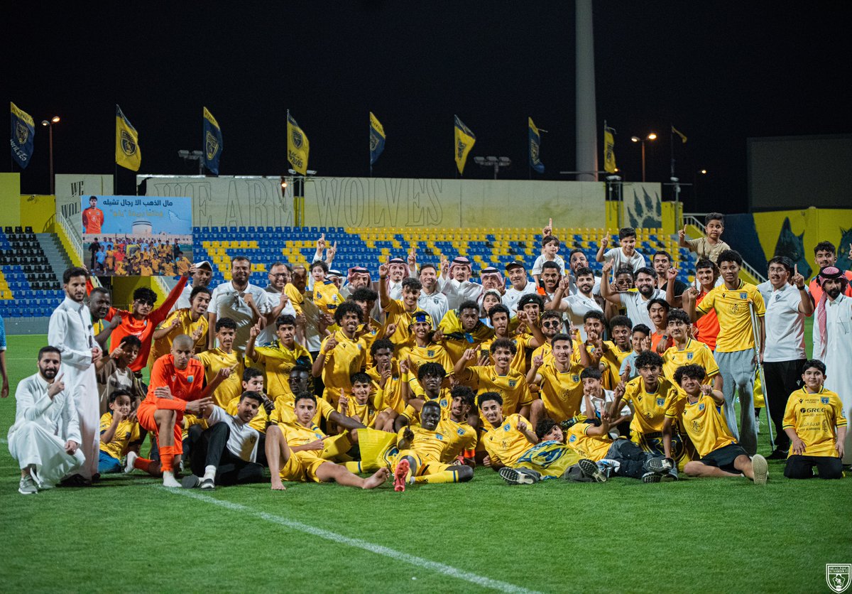 أبطال الدوري ☝️🏆💛

 #التعاون_بطل_دوري_تحت18