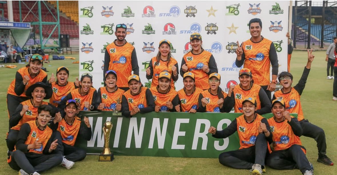 SidraNawaz22's tweet photo. Allhamdulilah
Once Again Champions ๐
I am proud of my Team, the way we played throughout the tournament is incredible
Yes we are Stars ๐ซ
#NationalT20 #womentournament #champions #domestic #karachi #Teamstars https://t.co/aWu7tcFXKC
