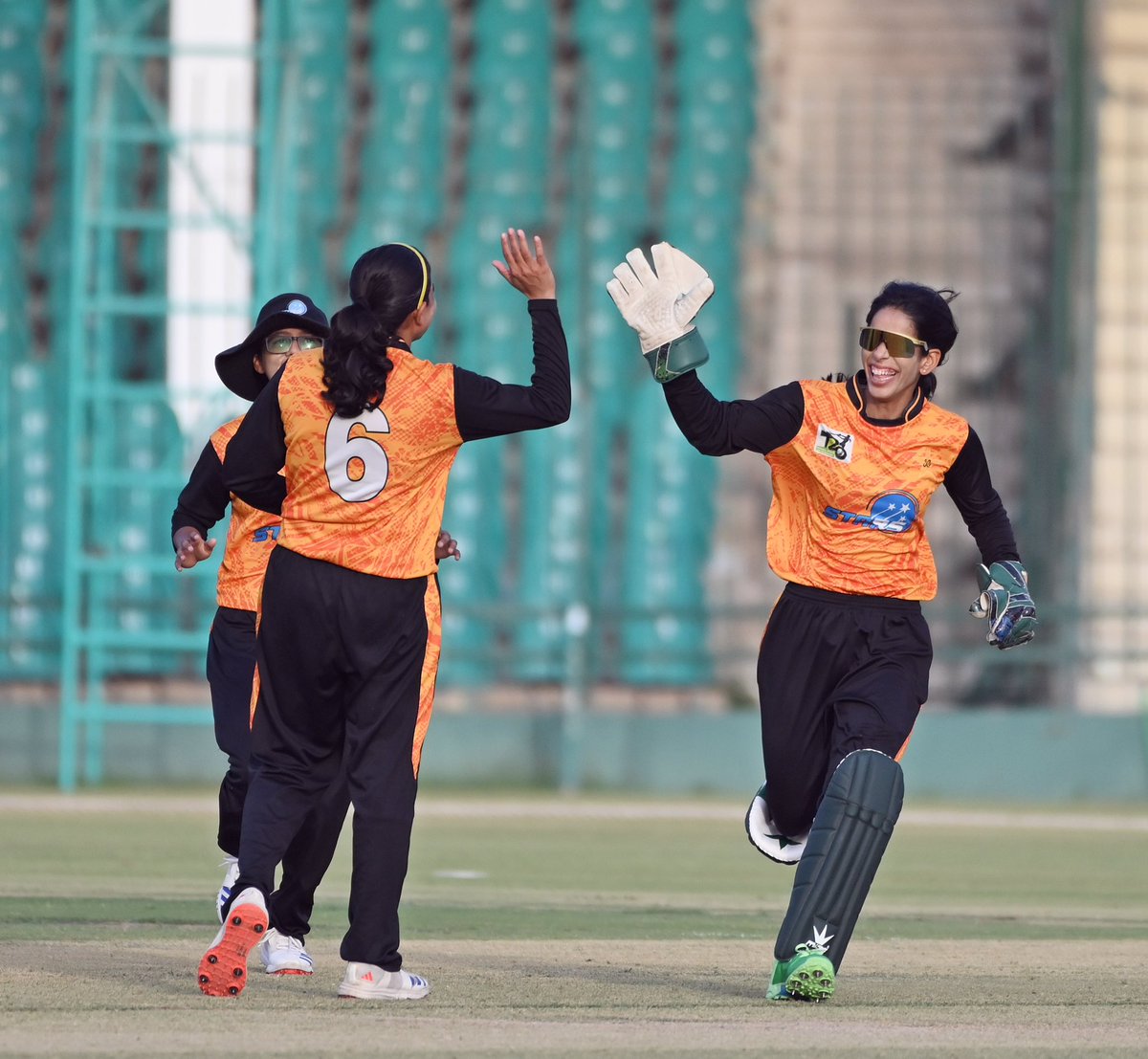 SidraNawaz22's tweet photo. Allhamdulilah
Once Again Champions ๐
I am proud of my Team, the way we played throughout the tournament is incredible
Yes we are Stars ๐ซ
#NationalT20 #womentournament #champions #domestic #karachi #Teamstars https://t.co/aWu7tcFXKC
