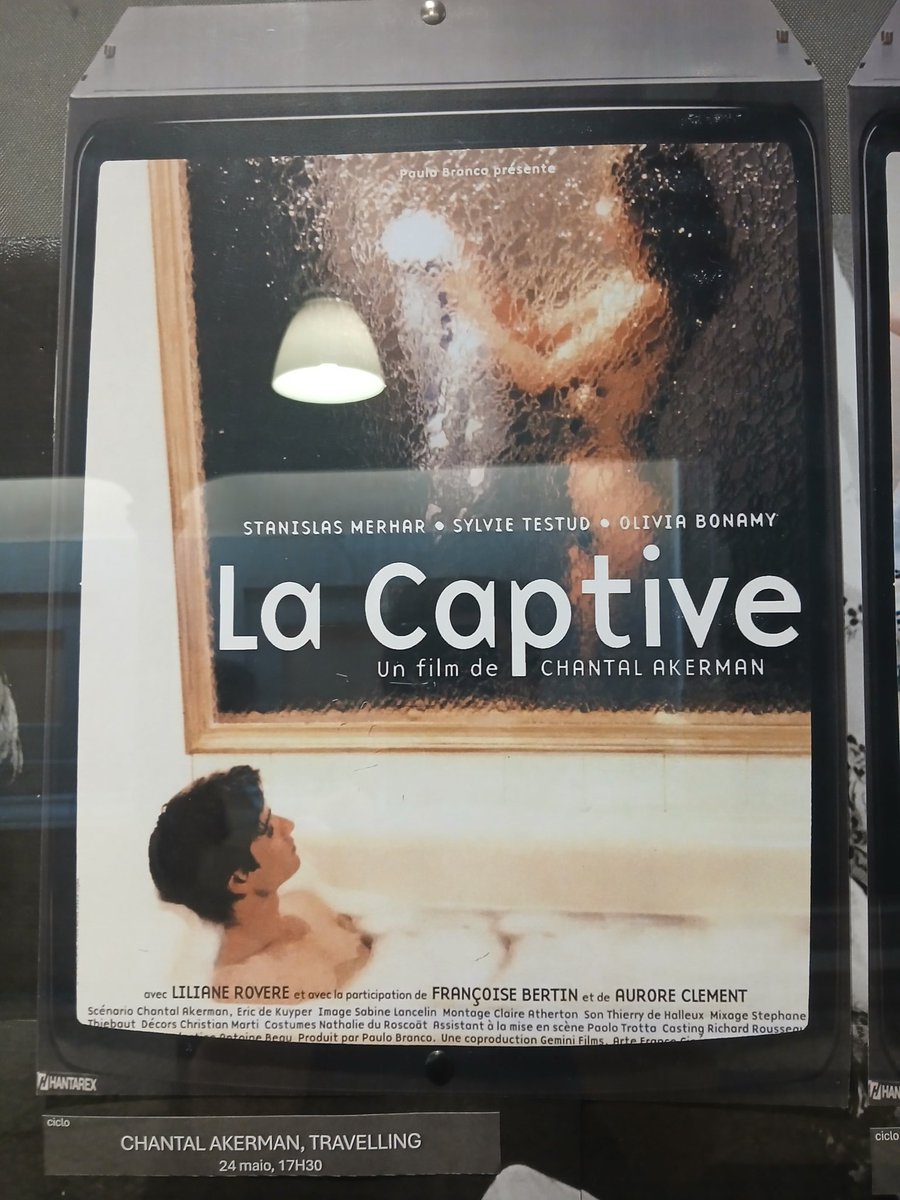 Sábado em travelling akermaniano:da esplendorosa instalação no CCB(muito para ver, ler, ouvir, constatar, refletir)até ao 'La Captive', com Sabine Lancelin, diretora de fotografia de Akerman, que nos diz que Chantal era ela própria uma personagem de Proust, enclausurada mts vezes