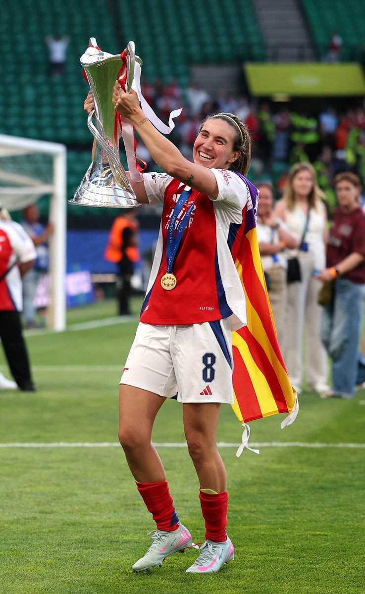 david_lrl's tweet photo. Mariona Caldentey 🇪🇸 ha ganado cuatro de las últimas cinco Champions 😳

🏆 2021 - FCB
🏆 2023 - FCB
🏆 2024 - FCB
🏆 2025 - Arsenal*

*Llevaba 18 años sin ganarla https://t.co/UgbEieRES1