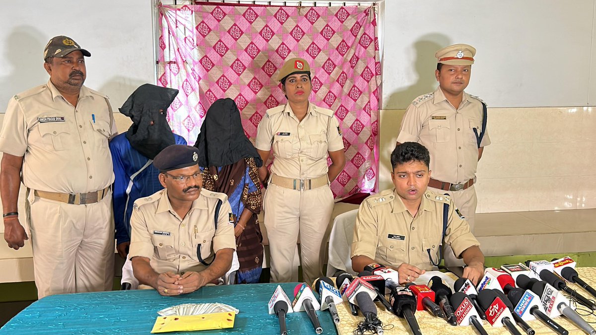 SP BALASORE (@spbalasore) on Twitter photo Under the supervision of <a href="/SPBalasore/">SP BALASORE</a>, & acting on credible intel,a team led by IIC, SK PS, raided a location at Masjid Gali, Arad Bazar.228g of illicit brown sugar & ₹18K cash were seized.2 accused were arrested for drug trafficking.Probe on to trace backward & forward linkages. Under the supervision of <a href="/SPBalasore/">SP BALASORE</a>, & acting on credible intel,a team led by IIC, SK PS, raided a location at Masjid Gali, Arad Bazar.228g of illicit brown sugar & ₹18K cash were seized.2 accused were arrested for drug trafficking.Probe on to trace backward & forward linkages.