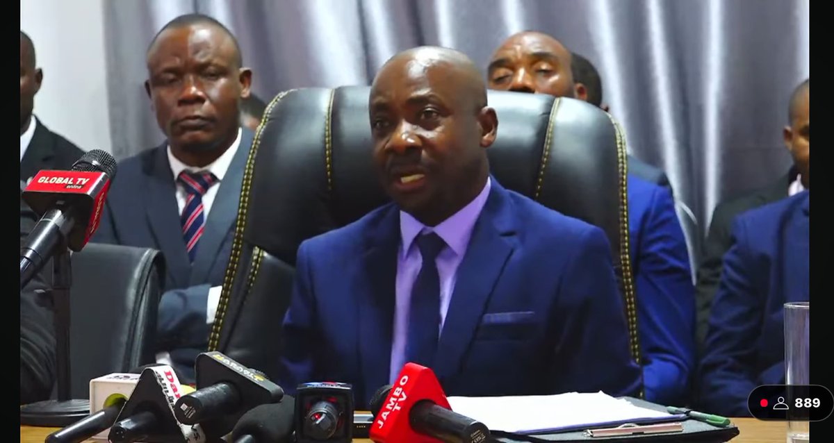 Ni wangapi walikuwa wanajua kwa miaka mitatu tumekuwa na WAKUU WA USALAMA WA TAIFA watatu tofauti?

Kiusalama wa nchi hii haipo sawa. Leo tujadili hoja za GWAJIMA kama mtanzania, tumvue kofia alizonazo zaidi ya 6 kama alivyosema.

Press ya GWAJIMA leo imelisaidia sana TAIFA. Acha