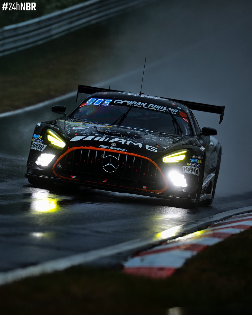 Nightlights 🌑 It's getting dark in green hell! #24hNBR
.
.
#nring #24hnurburgring #nürburgring #nordschleife #grünehölle #greenhell