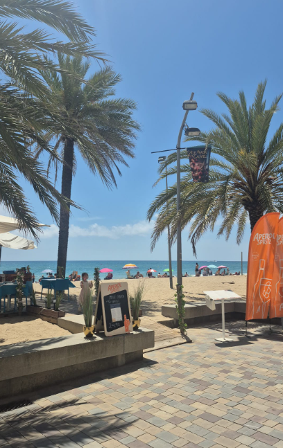 'VIU EL NADAL A CALAFELL'

Això es el que llueix a dia d'avui a la platja de #Calafell malgrat fa 5 mesos de la finalització de la temporada nadalenca.