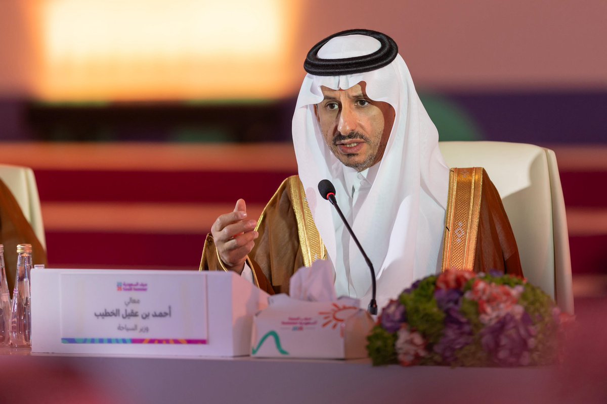 معالي وزير السياحة <a href="/AhmedAlKhateeb/">Ahmed Al Khateeb أحمد الخطيب</a> يقود ورشة عمل لإطلاق برنامج #صيف_السعودية 2025 تحت شعار #لوّن_صيفك.

#شلونك