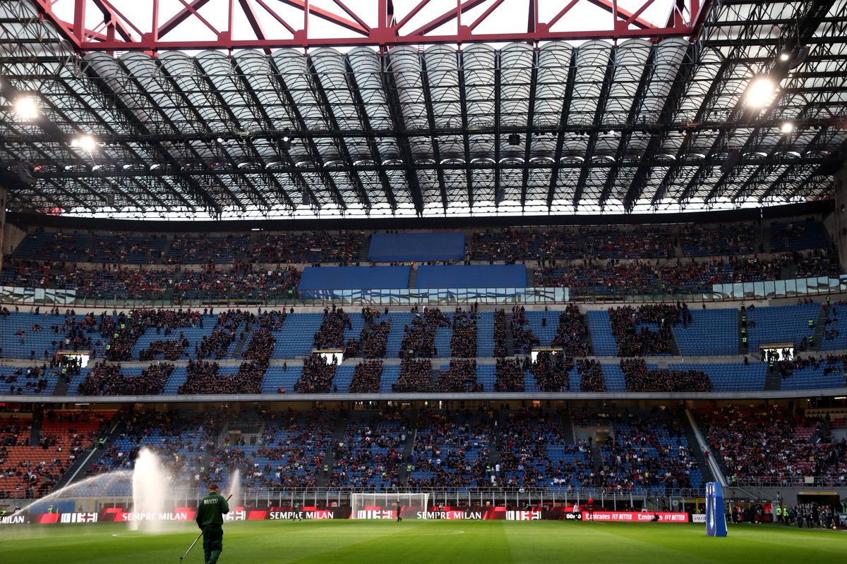 Guillaumemp's tweet photo. "GO HOME" : Les photos impressionnantes du tifo humain de la Curva Sud du Milan en guise de contestation contre le propriétaire actuel lors de #MilanMonza

(@GettySport) https://t.co/jplwrkfGAj
