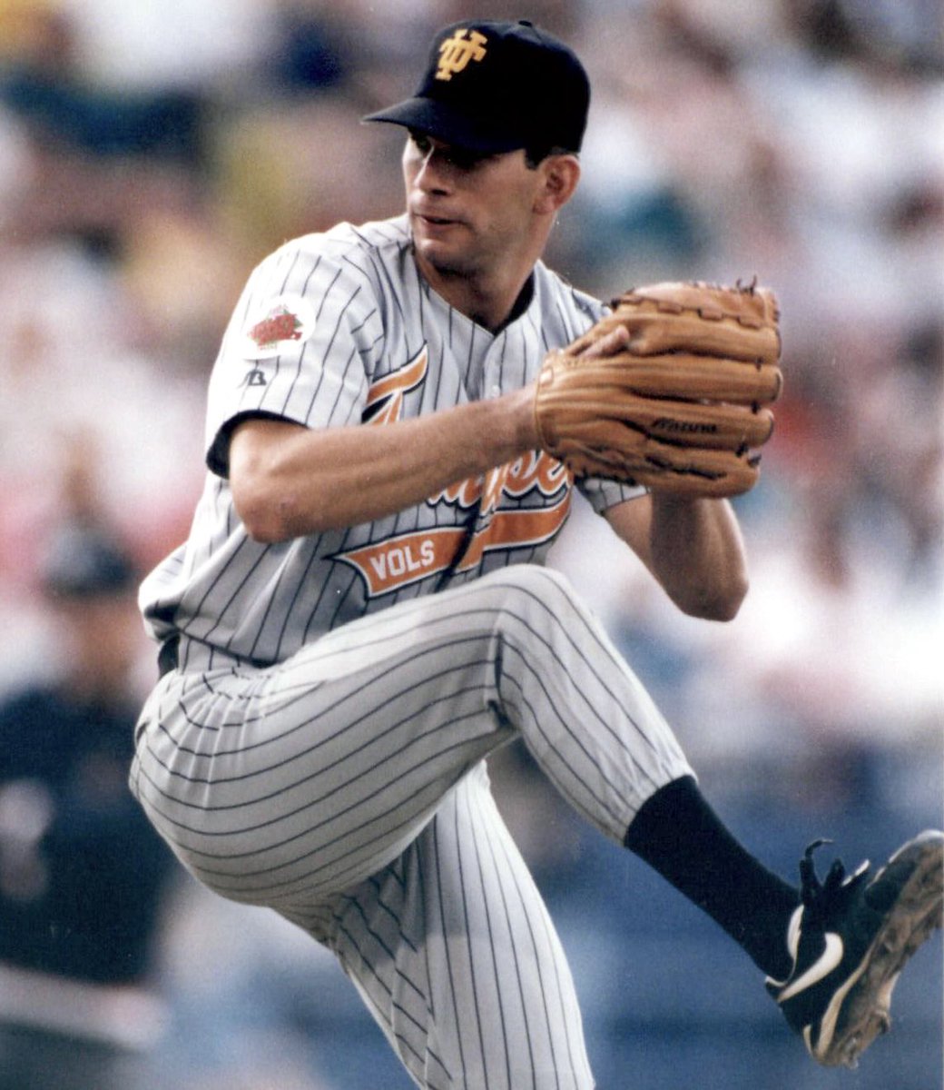 AllVolReport's tweet photo. Can we please burn our current Smokey Grey uniforms and go back to these gems? https://t.co/gqe1wYNgui